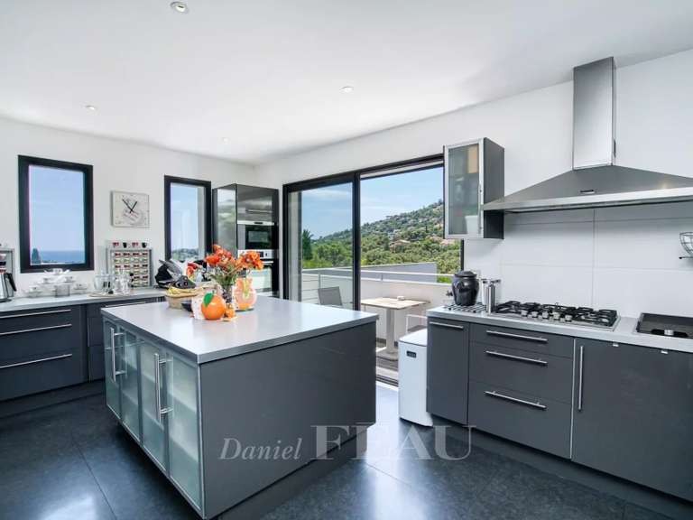 Villa with Sea view Cavalaire-sur-Mer - 9 bedrooms - 380m²
