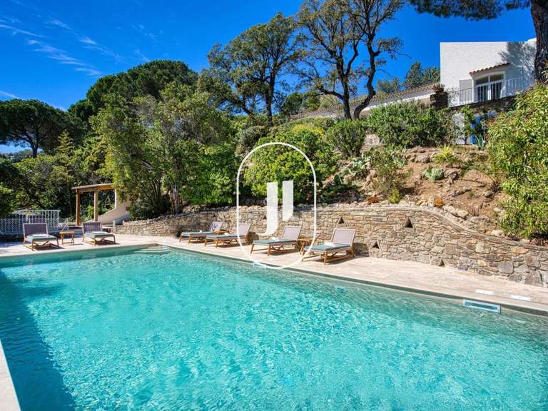 Villa with Sea view Cavalaire-sur-Mer - 5 bedrooms - 160m²