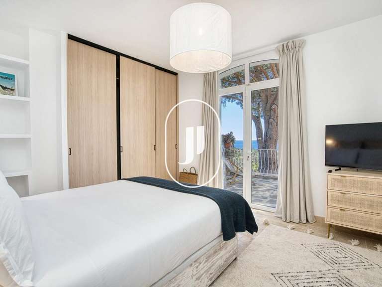 Villa with Sea view Cavalaire-sur-Mer - 5 bedrooms - 160m²