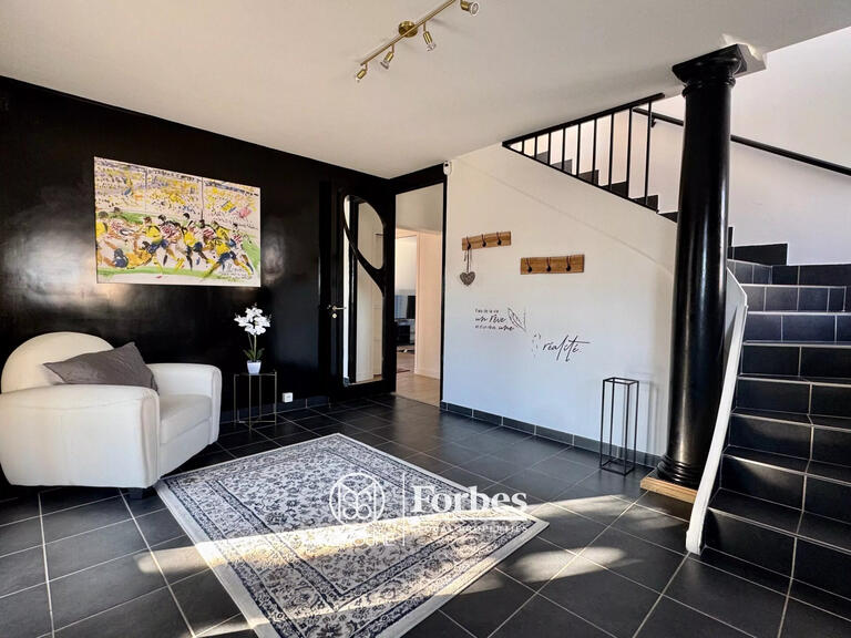 House Cébazat - 4 bedrooms - 208m²