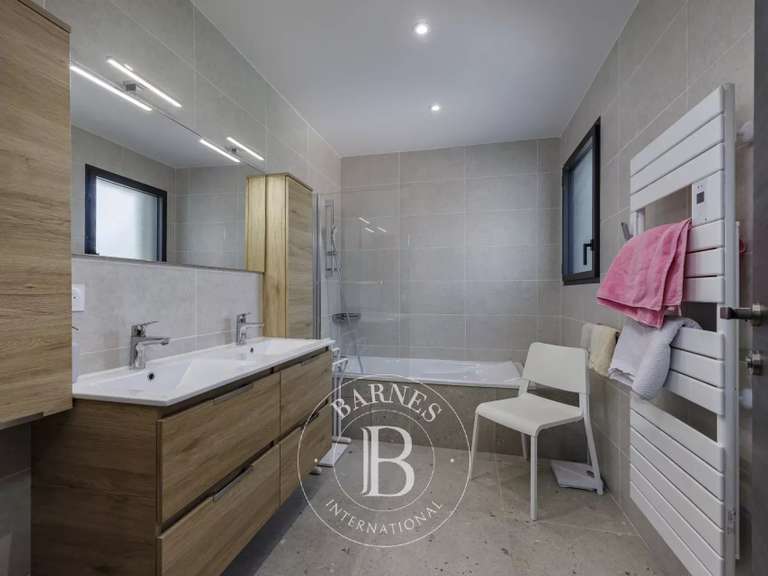 House Cessy - 5 bedrooms - 202m²