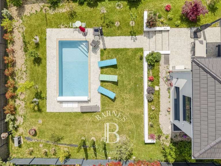 Maison Cessy - 5 chambres - 202m²