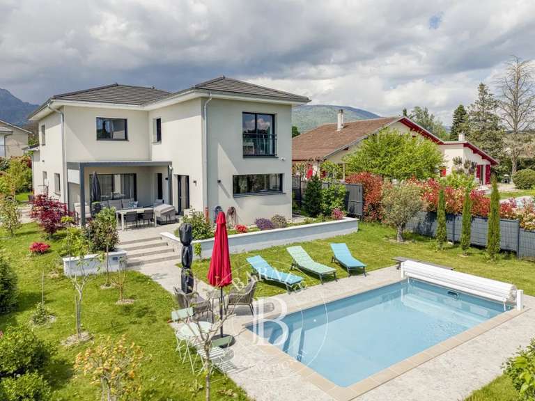 Maison Cessy - 5 chambres - 202m²
