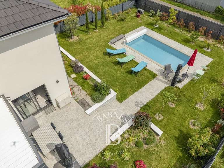 Maison Cessy - 5 chambres - 202m²