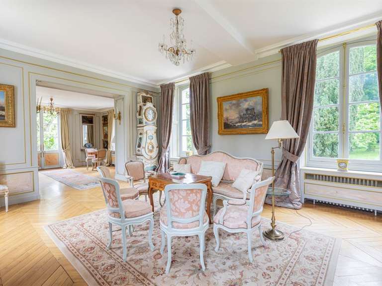 Castle Chablis - 759m²