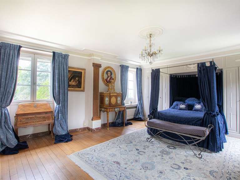 Castle Chablis - 759m²