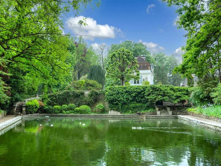 Castle Chablis - 759m²