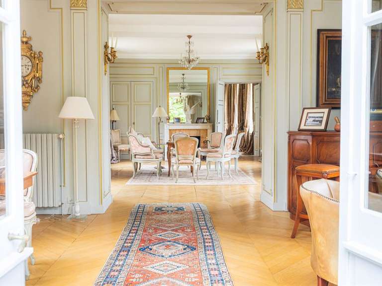 Castle Chablis - 759m²