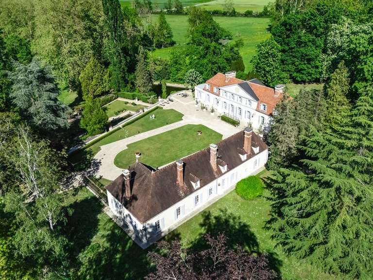 Château Chablis - 759m²