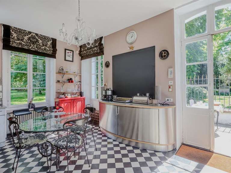 Château Chablis - 759m²