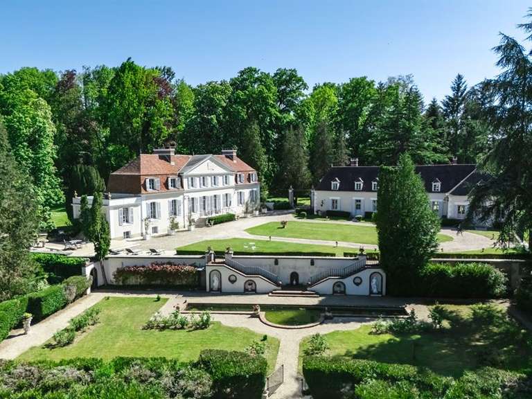 Château Chablis - 759m²