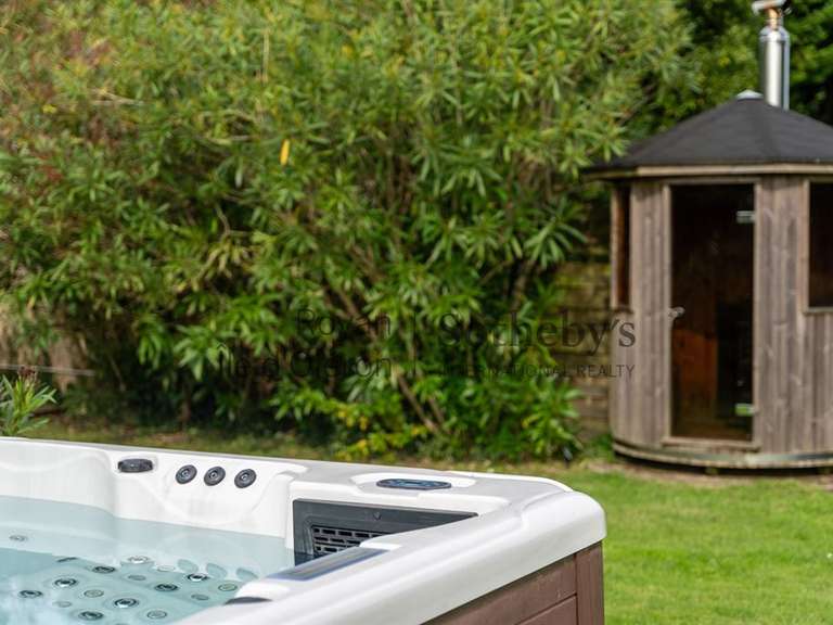 Castle Chaillevette - 9 bedrooms - 666m²