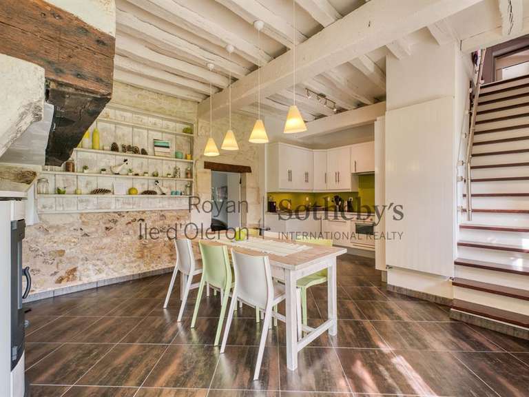 Castle Chaillevette - 9 bedrooms - 666m²