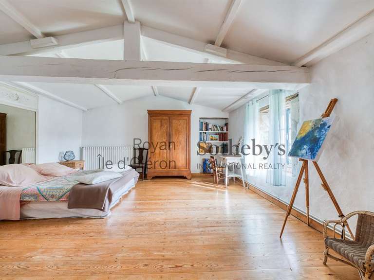 Castle Chaillevette - 9 bedrooms - 666m²