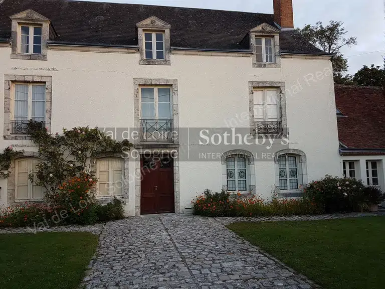 Maison Chaingy - 9 chambres - 371m²