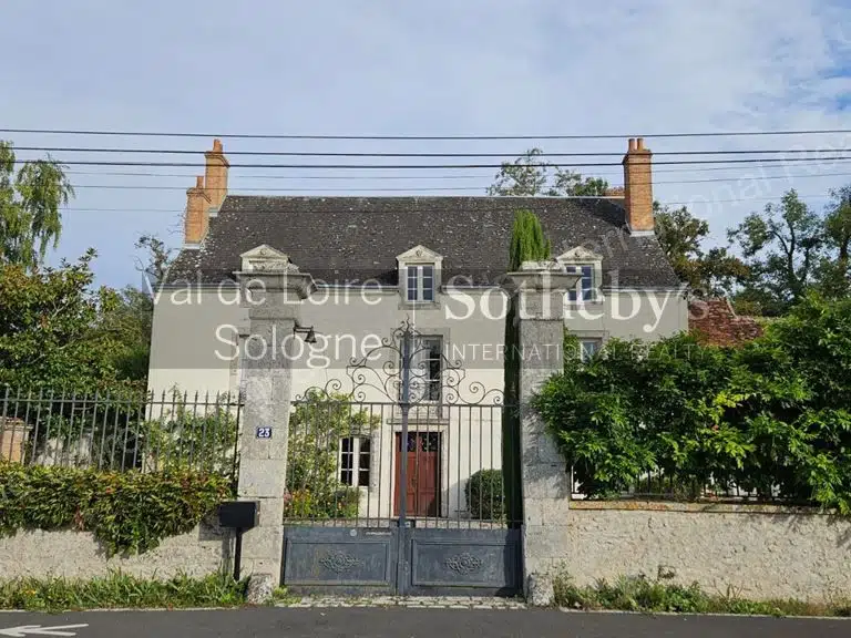 Maison Chaingy - 9 chambres - 371m²
