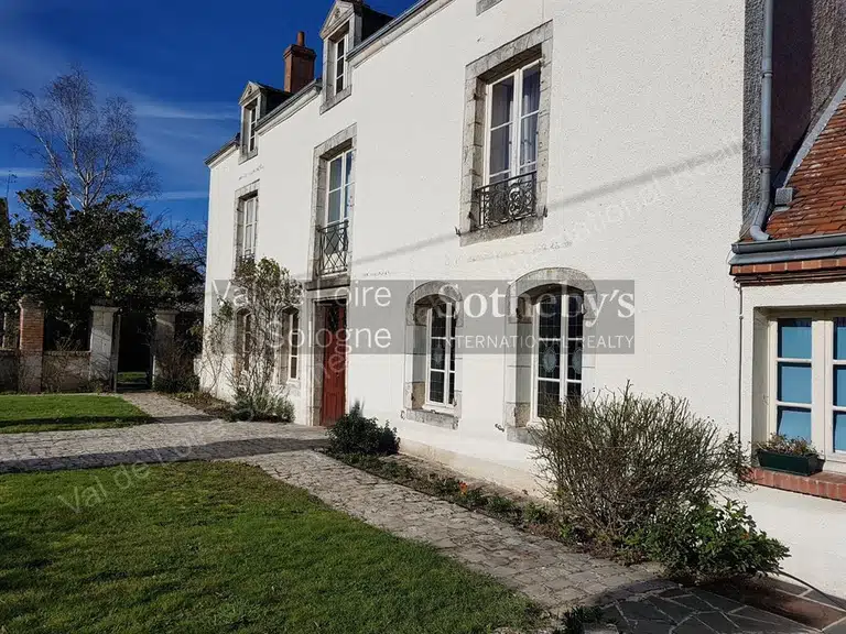 Maison Chaingy - 9 chambres - 371m²