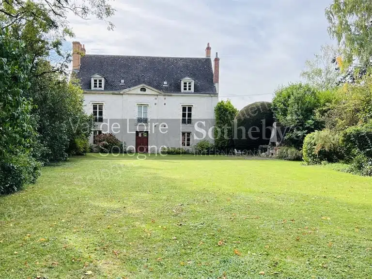 Maison Chaingy - 9 chambres - 371m²
