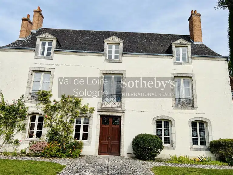 Maison Chaingy - 9 chambres - 371m²
