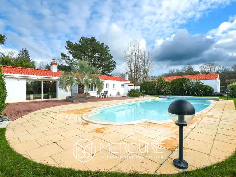 Maison Challans - 4 chambres - 180m²