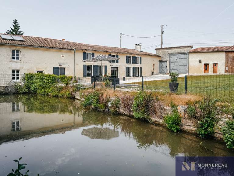 House Challignac - 4 bedrooms - 234m²