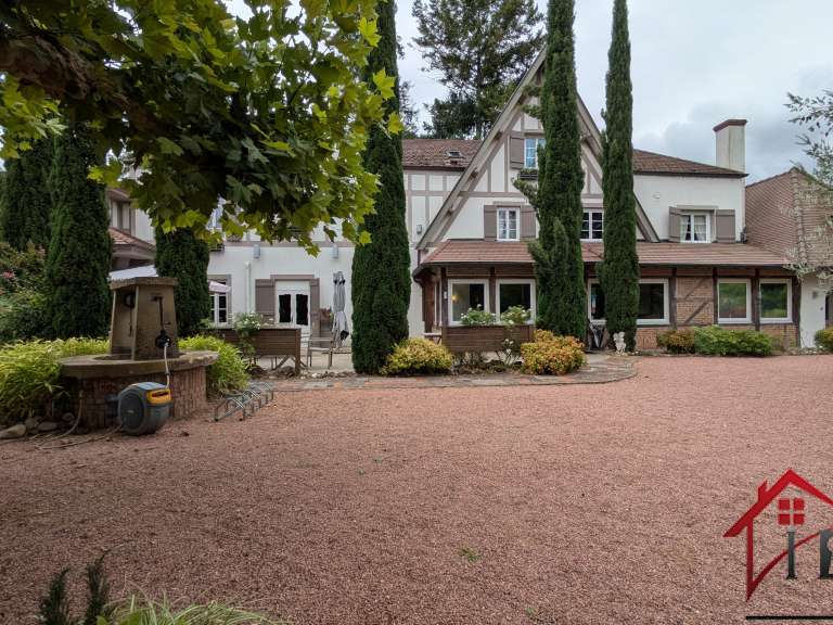 Maison Chalon-sur-Saône - 9 chambres - 460m²