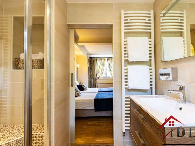 Maison Chalon-sur-Saône - 9 chambres - 460m²