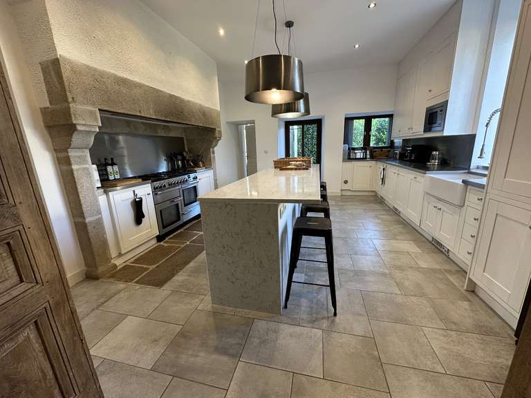 Château Châlus - 8 chambres - 406m²