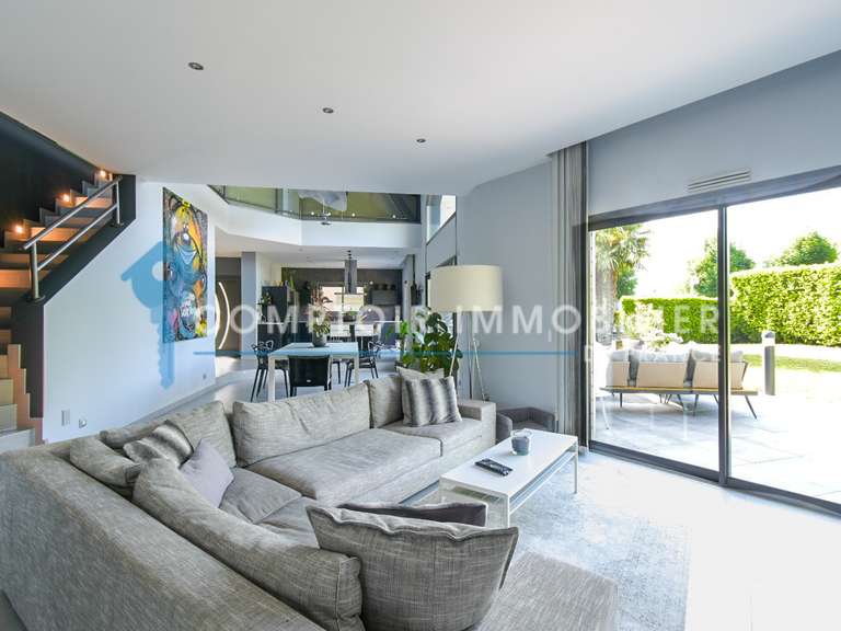 Maison Chambéry - 4 chambres - 242m²