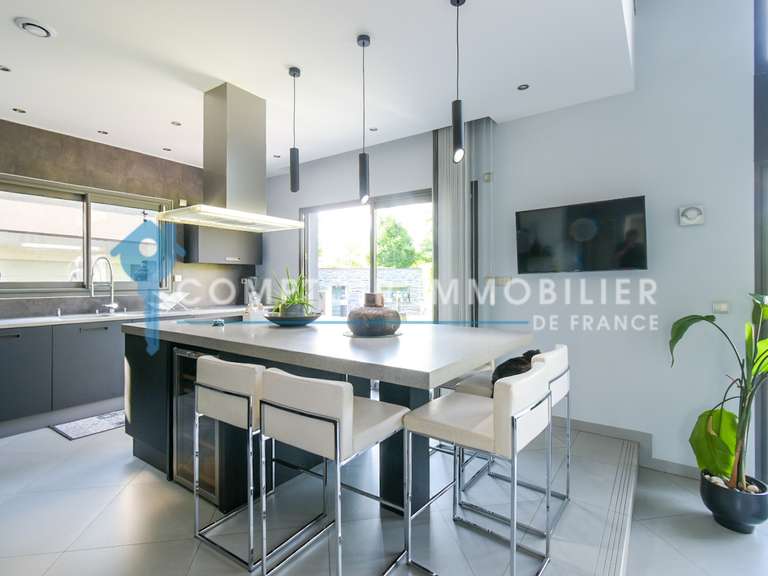 Maison Chambéry - 4 chambres - 242m²