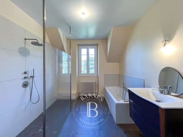 Maison Chambéry - 9 chambres - 809m²