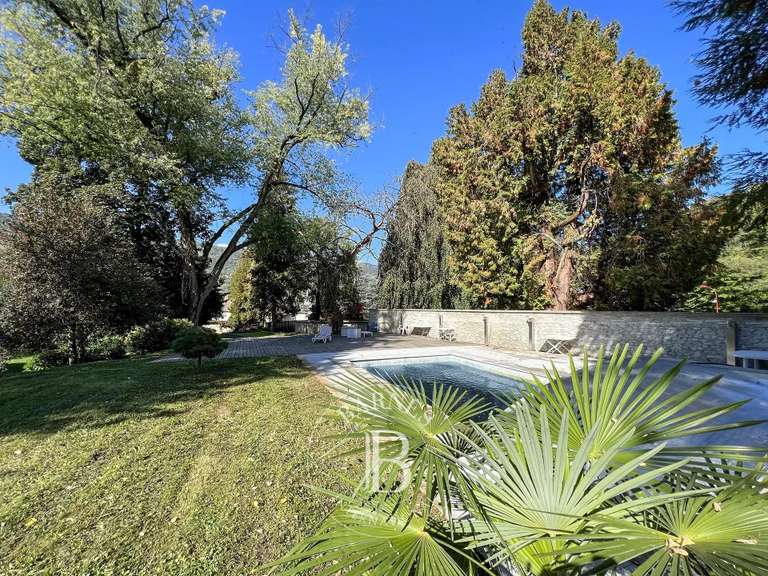 Maison Chambéry - 9 chambres - 809m²