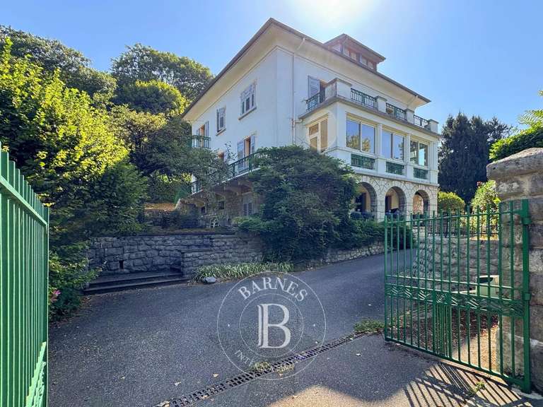 Maison Chambéry - 8 chambres - 420m²