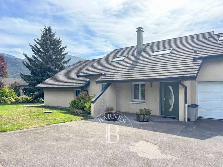 House Chambéry - 3 bedrooms - 278m²