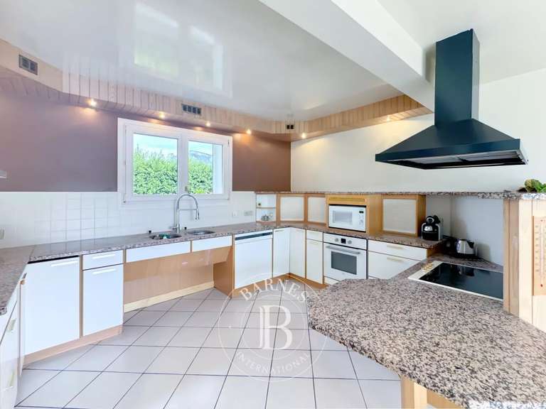 House Chambéry - 3 bedrooms - 278m²