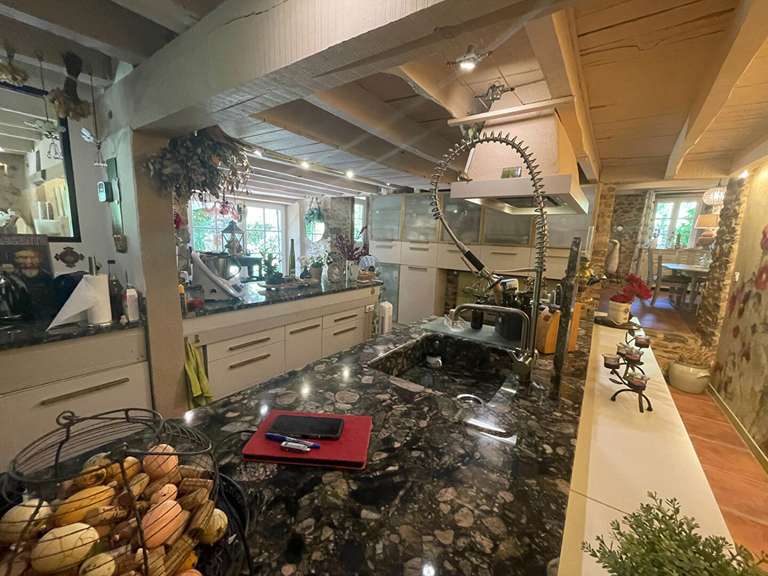 Maison Chamboulive - 6 chambres - 282m²