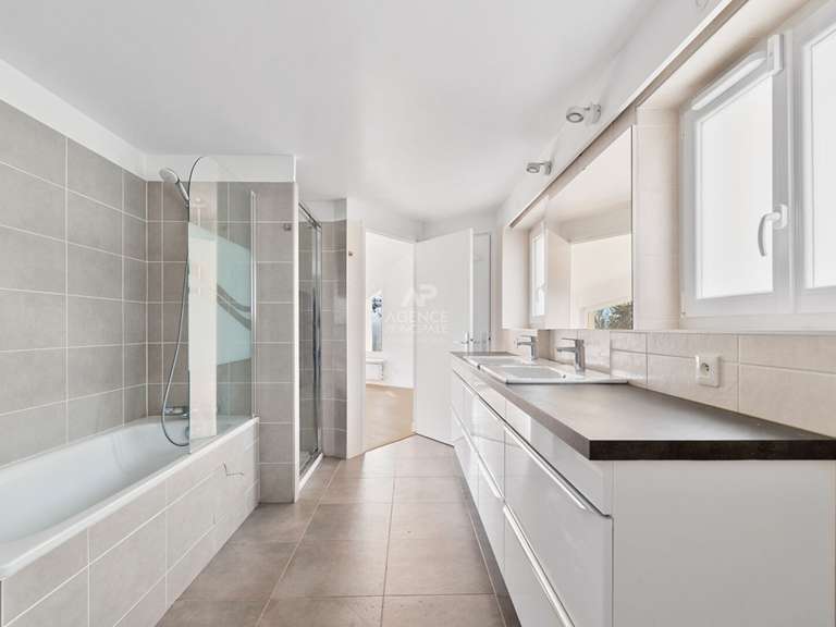 House Chambourcy - 5 bedrooms - 207m²
