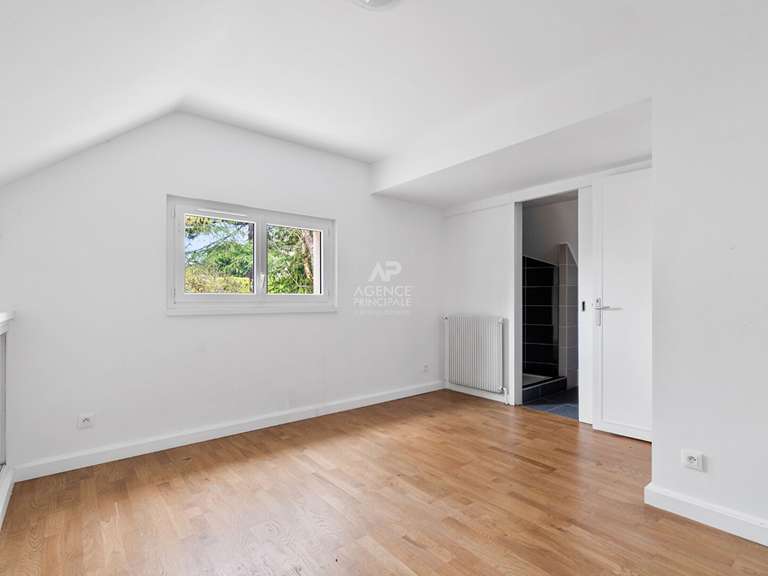 House Chambourcy - 5 bedrooms - 207m²