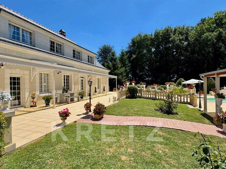 Maison Chambray-lès-Tours - 4 chambres - 395m²