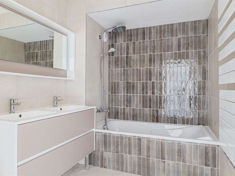 Apartment Champagne-au-Mont-d'Or - 3 bedrooms - 123m²