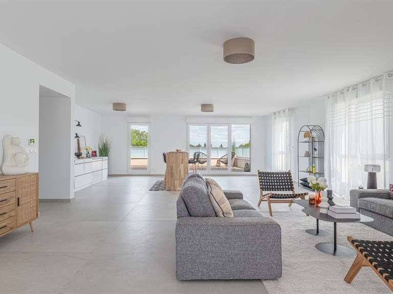 Apartment Champagne-au-Mont-d'Or - 3 bedrooms - 166m²