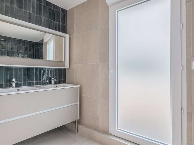 Apartment Champagne-au-Mont-d'Or - 3 bedrooms - 166m²