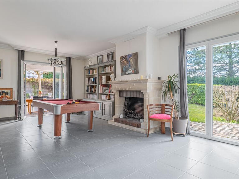 House Champagne-au-Mont-d'Or - 5 bedrooms - 214m²