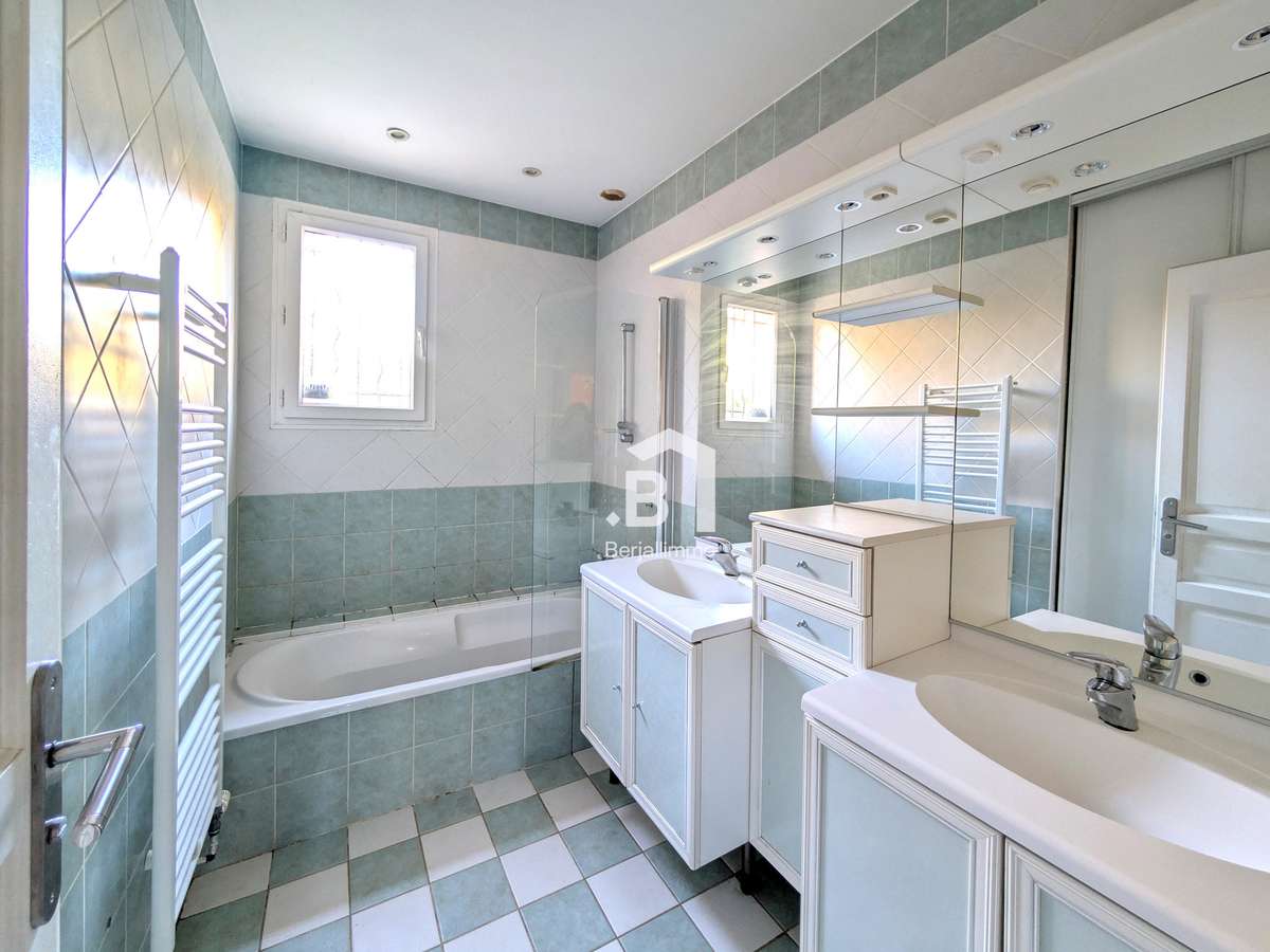 House Champagne-au-Mont-d'Or