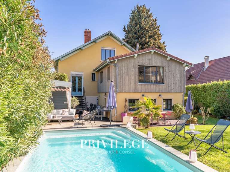 Maison Champagne-au-Mont-d'Or - 8 chambres - 266m²