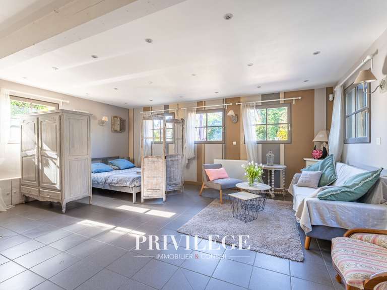 Maison Champagne-au-Mont-d'Or - 8 chambres - 266m²