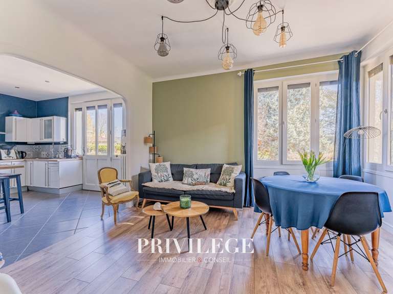 Maison Champagne-au-Mont-d'Or - 8 chambres - 266m²