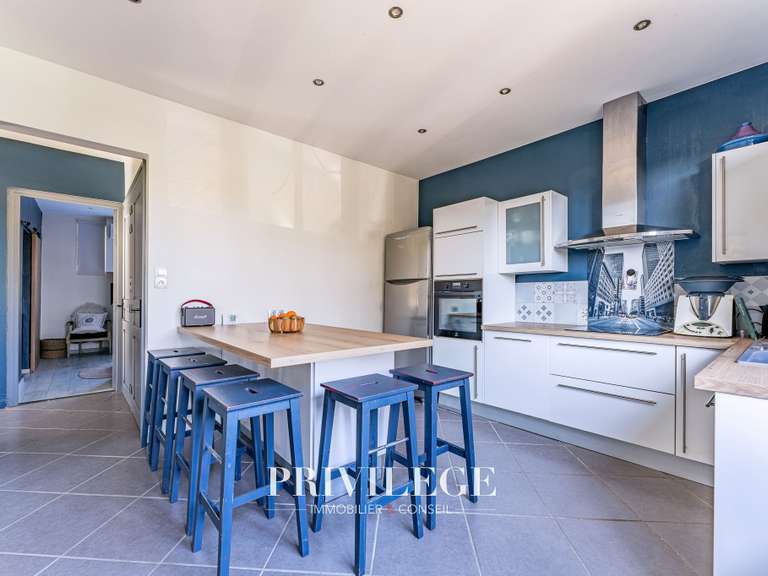 Maison Champagne-au-Mont-d'Or - 8 chambres - 266m²