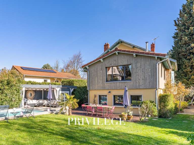 Maison Champagne-au-Mont-d'Or - 8 chambres - 266m²