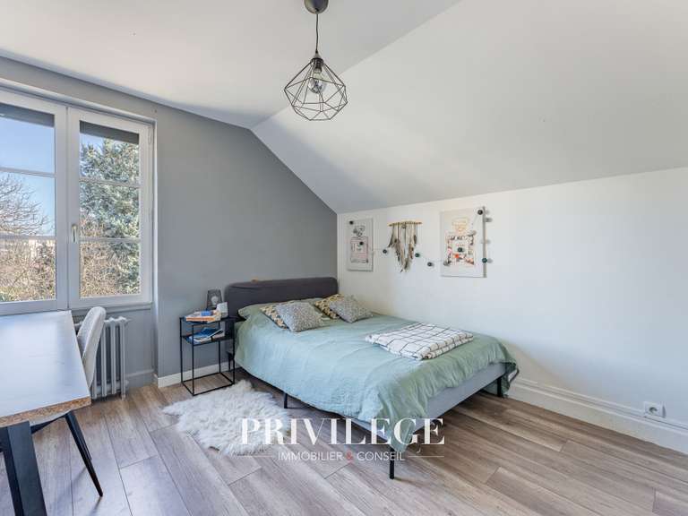 Maison Champagne-au-Mont-d'Or - 8 chambres - 266m²